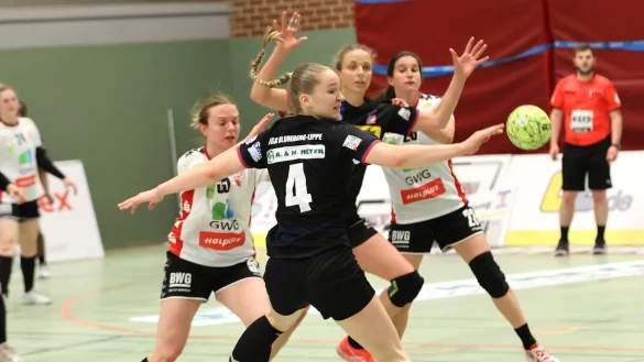 Noch steht kein Name auf ihrem Trikot: Zur neuen Saison erh&auml;lt Nieke K&uuml;hne einen festen Platz im Bundesliga-Team. - &copy; paul cohen