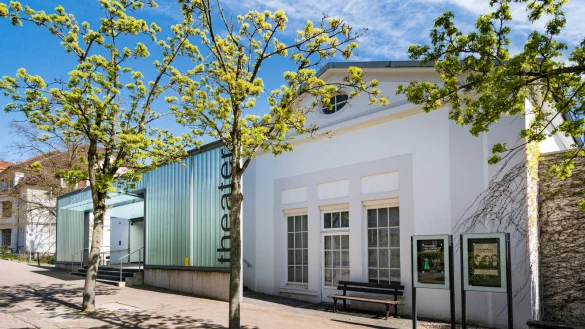 Das Kur- und Stadttheater grenzt direkt ans Kurhaus. - &copy; Artur Neumann