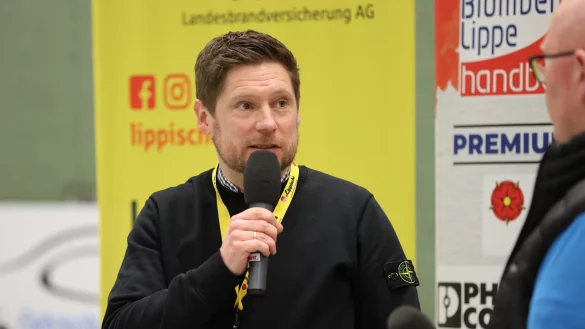 HSG-Gesch&auml;ftsf&uuml;hrer Torben Kietsch am Mikro. - &copy; paul cohen