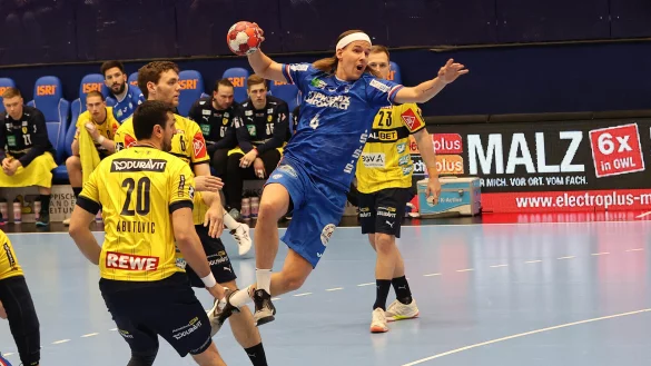 Frei durch ist hier Lemgos Bjarki Mar Elisson. - &copy; paul cohen