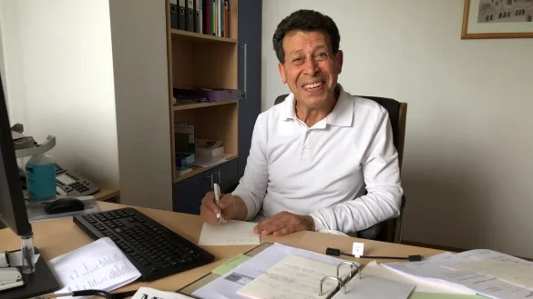 Dr. Afif Hamoda freut sich, dass seine Praxis nach dem Verkauf an eine GmbH eine sichere Zukunft hat und seine Patienten weiter versorgt werden.&nbsp; - &copy; Thomas Reineke