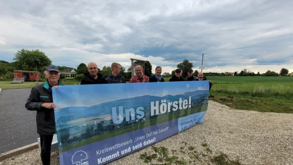 Das Organisationsteam hofft, dass viele H&ouml;rster am Mittwoch zu den Stationen kommen. F&uuml;r den Wettbewerb "Unser Dorf hat Zukunft" reist die Jury um 8 Uhr an. Erste Station ist der Dorfgemeinschaftsplatz. - &copy; Astrid Sewing