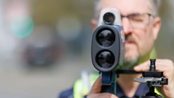 Jede f&uuml;nfte sogenannte Laserpistole f&auml;llt in NRW erst einmal aus. - &copy; Daniel Karmann/dpa