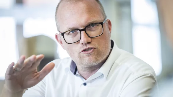 Jochen Ott, Fraktionschef der SPD im NRW-Landtag, setzt sich f&uuml;r eine bessere Vereinbarkeit von Familie und Beruf ein. - &copy; Sarah Jonek