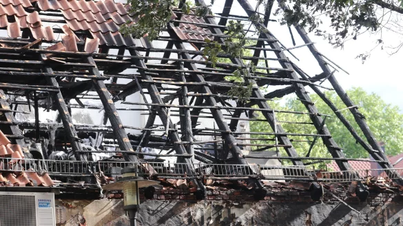 Das Haus in der Herforder Innenstadt ist komplett ausgebrannt und muss abgerissen werden. - &copy; Claus Frickemeier