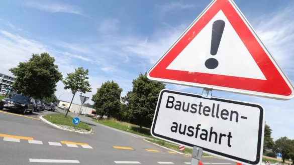 Am Steinheimer Krankenhaus ist die Ausfahrt f&uuml;r den Rettungsdienst auf die B 252 Richtung Bergheim zu umst&auml;ndlich und zeitaufw&auml;ndig. Deshalb musste eine neue L&ouml;sung her. - &copy; David Schellenberg