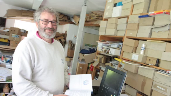 Christoph M&ouml;llmann hat ein gro&szlig;es Archiv in seinem Haus in Schlo&szlig; Hamborn. - &copy; Uwe M&uuml;ller