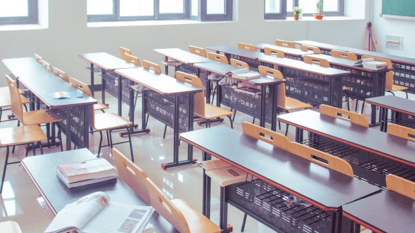 Geschafft: 88 KRG-Schüler haben die Schulbänke hinter sich gelassen. - © Symbolbild: Pixabay