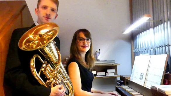 Leon Kleemeier und Lina Schopen gaben ein sommerlich-freundliches Konzert in der Retzer Kirche. - &copy; Rudi Rudolph