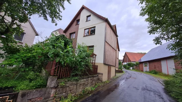 Dass dieses Haus in der Kurzen Stra&szlig;e als Fl&uuml;chtlingsunterkunft dienen soll, st&ouml;&szlig;t vor Ort in Brakelsiek auf Widerstand. Die Anwohner treffen sich in der kommenden Woche mit dem B&uuml;rgermeister, um dar&uuml;ber zu sprechen. - &copy; Marianne Schwarzer