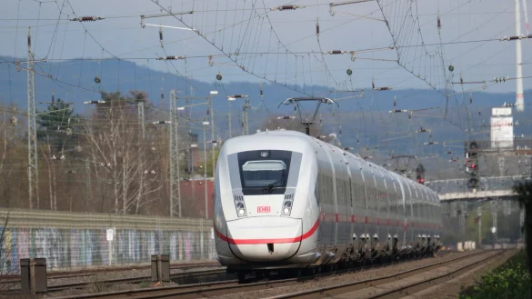 Gleich auf mehreren ICE-Strecken m&uuml;ssen sich Pendler auf ausfallende Z&uuml;ge und l&auml;ngere Fahrten einstellen. - &copy; Archiv: Ulf Hanke
