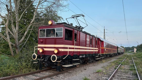 Mit diesem Zug geht es auf Tour. Am 5. Oktober nimmt der Haxen-Express in Extertal Fahrt auf. - &copy; Landeseisenbahn e.V.