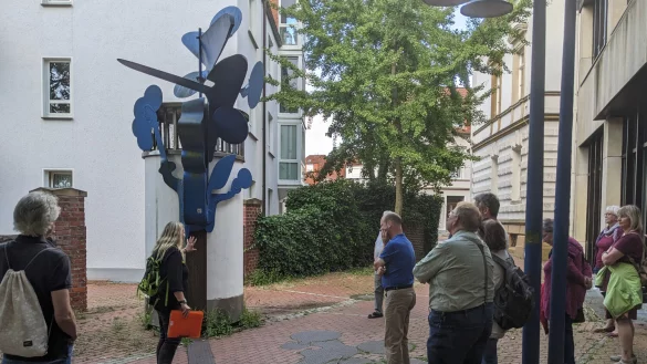 Ist das Kunst oder kann das weg?: Die Lagenser Gr&uuml;nen besichtigten Kunst im &ouml;ffentlichen Raum. - &copy; Gr&uuml;ne Lage