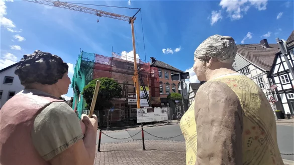 An der Stadtvilla Westerbachstraße 21 gehen die Arbeiten seit vergangenen Montag bereits weiter. - © Simone Flörke