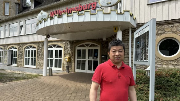 Jiangfeng Chen hat die Wilhelmsburg im Jahr 2010 bei einer Zwangsversteigerung erworben und zum "Asia Modern" umgebaut. - &copy; Sandra Castrup