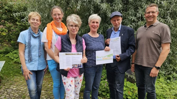 Der Vorstand des neuen Vereins "leben in Hörste" geht mit vielen Ideen an den Start. Susanne Kleinegees (von links, Internet), Annika Ginau, Beisitzerin Claudia Pfitzner, Petra Niederdorf, Wolfgang Thevis und Kassierer Frank Drexhage haben sich mehrere Projekte vorgenommen. Nicht auf dem Foto, aber dabei ist Beisitzer Sascha Wiemann. - © Astrid Sewing