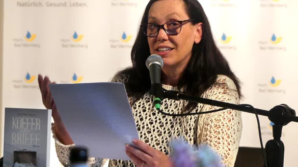 Dr. Stefanie Gregg liest im Kurtheater aus ihrem Roman Koffer voller Briefe. - &copy; Rudi Rudolph