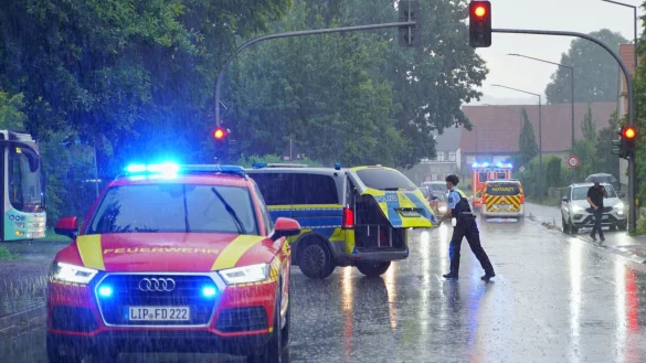 Polizei, Feuerwehr, Rettungsdienst und Stadt sind am fr&uuml;hen Dienstagabend am Plantagenweg im Einsatz gewesen. - &copy; FreitagTV