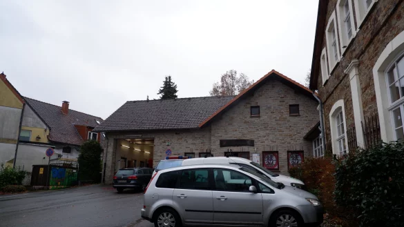 Das Feuerwehr-Gerätehaus in Almena ist in die Jahre gekommen. - © Archivfoto: Lorraine Brinkmann