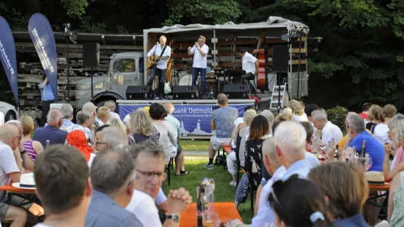 Bei der Tankstellen Party wird Musik und Ambiente von Mitte des vergangenen Jahrhunderts geboten. - &copy; LWL