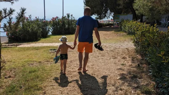 Der Familienvater aus Detmold noch vor wenigen Tagen mit seinem vierj&auml;hrigen Sohn in Kroatien. Die Anteilnahme sei &uuml;berw&auml;ltigend, schildert eine Freundin der Familie. - &copy; Fotorechte: Yvonne F.