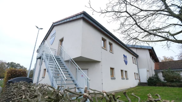 Der SV Eintracht hatte zun&auml;chst einen Zuschuss f&uuml;r die Sanierung von 155.000 Euro beantragt, das aber auf nun 307.000 Euro aktualisiert. Die Stadt m&ouml;chte sich das zun&auml;chst genauer ansehen und empfihelt generell, dass sie selbst bei baulichen Erweiterungen die Federf&uuml;hrung haben sollte. Der Grund: Bei Bezuschussungen in Vereinsregie sind oft in der Folge Baum&auml;ngel aufgetreten, die auf unsachgem&auml;&szlig;e Eigenleistungen zur&uuml;ckzuf&uuml;hren seien.&nbsp; - &copy; Sven Koch