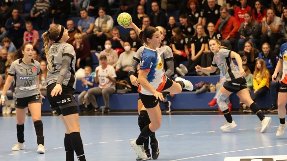 Blombergs Lisa Rajes tankt sich am Kreis durch. - &copy; Paul Cohen