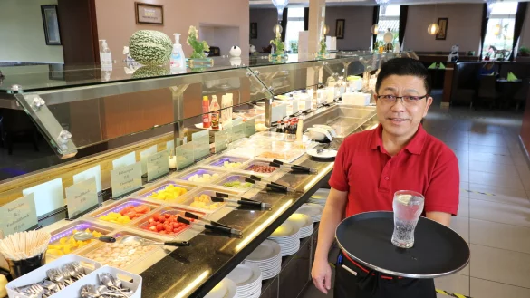 Dung Tran ist Mitarbeiter im chinesischen Restaurant "King's Garden" in Ehrsen. - &copy; Alexandra Schaller