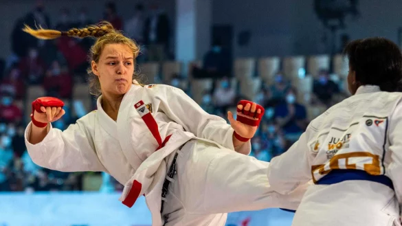 Energisch bearbeitet Anastasia Fast-Vogt ihre Kontrahentin. - &copy; Fotorechte: Anastasia Fast-Vogt