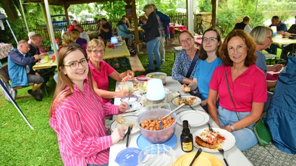 links: von vorne Benita Henning, Margret G&ouml;vert, rechts: von vorne Andrea Michel, Katherina Bummermann, Andrea Bummermann - &copy; Nicole Ellerbrake
