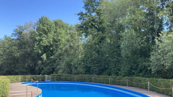 In Waddenhausen war die "Pf&uuml;tze" wie immer in den Sommerferien ge&ouml;ffnet. Es gibt gro&szlig;e Probleme mit den Filteranlagen, in Frage steht, wie es weitergeht. - &copy; Sandra Castrup