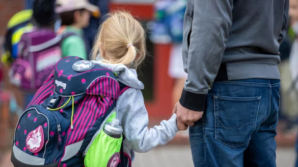Ab wann ist ein Kind schulf&auml;hig? Das ist gesetzlich geregelt &ndash; aber es kann auch zu heftigen Folgen f&uuml;hren, f&uuml;r Kinder und f&uuml;r Eltern sowie das gesamte Umfeld. Wenn das Kind noch nicht so weit ist. - &copy; dpa/Symbolbild