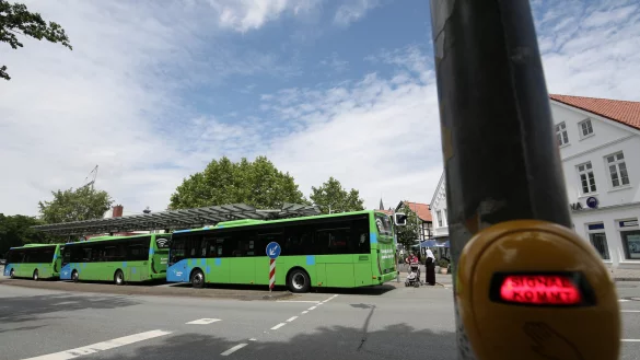 Wenn Eltern in Bünde keinen Anspruch auf Übernahme von Fahrtkosten haben, müssen sie extrem tief in die Tasche greifen. Dabei gibt es für Kommunen in OWL günstige und attraktive Angebote. - © www.gerald-dunkel.de