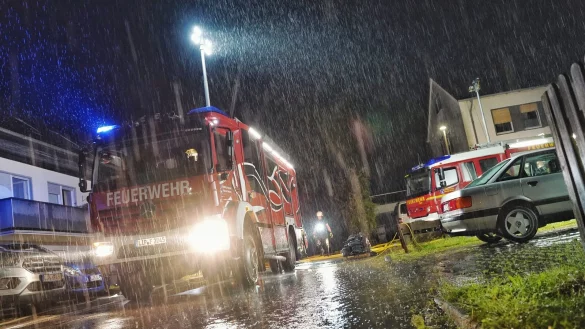 Am sp&auml;ten Abend sprach die Wehr im Ort von 40 offenen Einsatzstellen. - &copy; FreitagTV