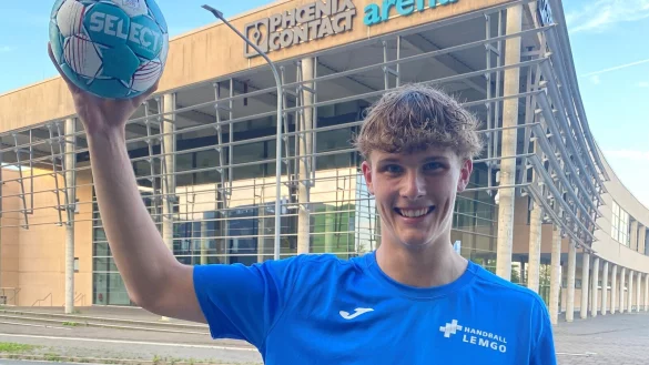 Moritz Sundermann vor der Phoenix-Contact-Arena. - &copy; Sebastian Lucas