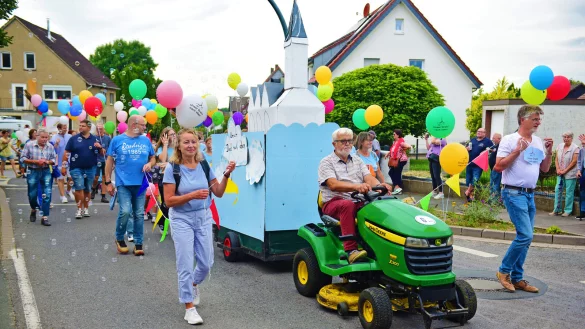 Unter dem Motto "Heiden wird bunt" startet das Dorffest am Freitag. Das Highlight ist der gro&szlig;e Festumzug. - &copy; Nicole Ellerbrake