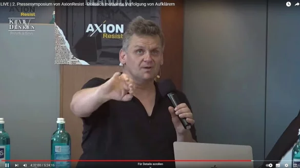 Jura-Professor Martin Schwab h&auml;lt bei der Pressekonferenz von Axion Resist in einem Hotel in Wetzlar einen Vortrag &uuml;ber Vorverurteilungen von Regierungskritikern. Wenig sp&auml;ter wird die Polizei gerufen. - &copy; Video-Screenshot: Axion Resist