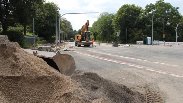 Die Arbeiten an der Kreuzung Klingenbergstra&szlig;e/Heidenoldendorfer Stra&szlig;e dauern noch an. - &copy; Jana Beckmann