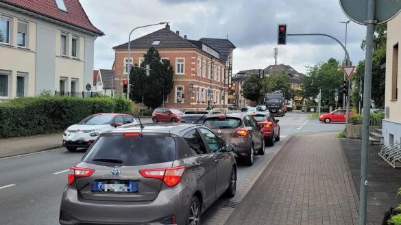 Viel los an der Kreuzung "Sieben Linden": Urspr&uuml;nglich sollte ein Kreisel den Verkehr entzerren. Jetzt gibt es andere Pl&auml;ne. - &copy; Katrin Kantelberg