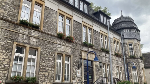 Das historische Rathaus in Lage soll zum Haus der Stadtgesellschaft umgebaut und multifunktionaler genutzt werden. Daf&uuml;r gibt es 4,1 Millionen Euro F&ouml;rderung. - &copy; Matthias Kalkreuter