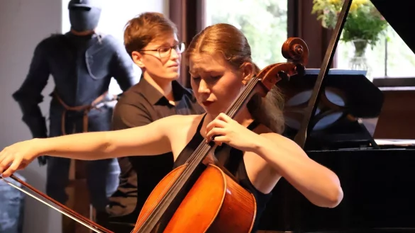 Duo BeKars: Beim Konzert in Barntrup sp&uuml;rt das Publikum die innige Vertrautheit der beiden Musiker Beatrise Silvija Blauberga und Kārlis Gunārs Tirzītis. - &copy; Friedrich Wilhelm R&ouml;dding