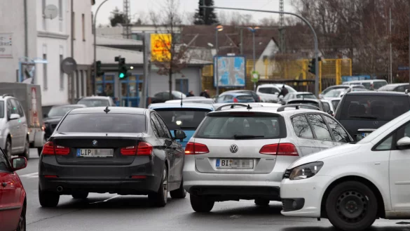 Vor allem im Berufsverkehr kommt es immer wieder zu verstopften Stra&szlig;en. - &copy; Archivfoto: Bernhard Preuss