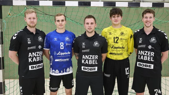 Frisches Blut für HBS durch Co-Trainer Niklas Hinsch, Finn Heinemann, Trainer Fabian Arning, Matthias Müller und Teammanager Moritz Sibma. - © matthias.wieking(at)t-online.de