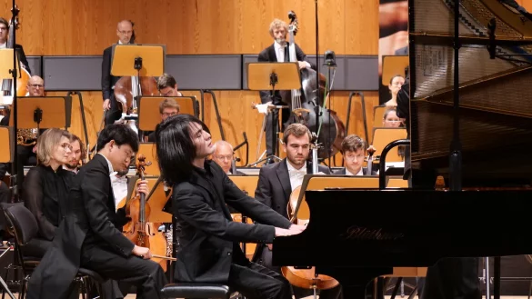 Teppei Kuroda erspielte sich 2021 den dritten Preis. Den Orchesterpart &uuml;bernahm die Nordwestdeutsche Philharmonie unter Leitung von Florian Ludwig. - &copy; Thorsten Krienke