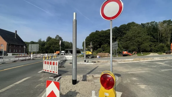 Das Ende der Bauarbeiten an der B239 ist in Sicht: Die Ampelanlage wird noch im August fertig gestellt. - &copy; Silke Buhrmester