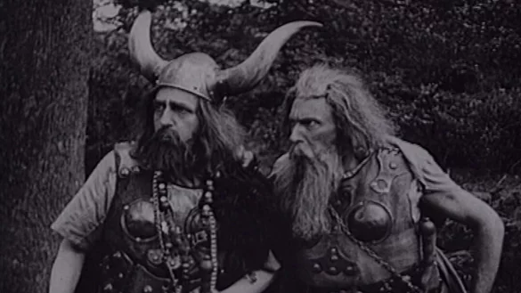 Zwischen Wagner-Oper und Asterix-Comi: Die Kost&uuml;me waren aus heutiger Sicht etwas speziell. - &copy; Bildrechte: LWL-Medienzentrum