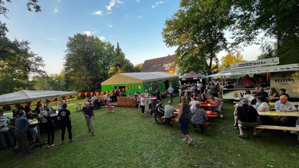 Gro&szlig;es Angebot beim Fest der Heimatfreunde Naptetal. - &copy; Heimatfreunde Naptetal