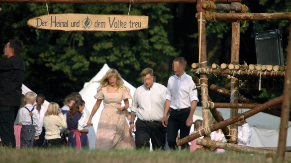 Ein Zeltlager der "Heimattreuen Deutschen Jugend" in der N&auml;he von Detmold, aufgenommen am 10.08.2006. - &copy; picture-alliance/ dpa