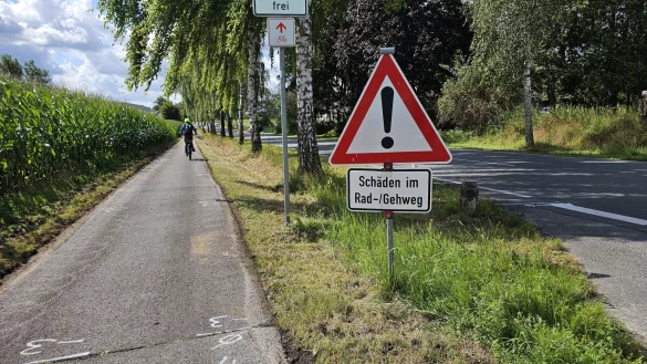 Der Radweg an der H&ouml;rster Stra&szlig;e. - &copy; Astrid Sewing
