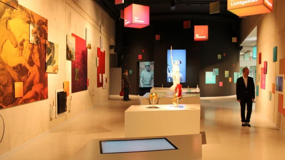 Im Hermanneum können Besucherinnen und Besucher das Hermannsdenkmal an verschiedenen Stationen digital und spielerisch erleben. - © Chiara Wibbeke